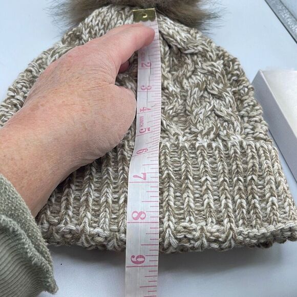 NWT L.I.B. New York thick cable knit beanie with pompom - Picture 7 of 7